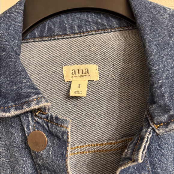 Distressed Jean jacket - Picture 2 of 3